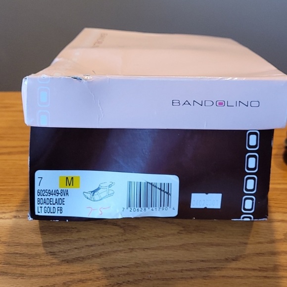 New Bandolino Gold Sandals 7 - Picture 5 of 5